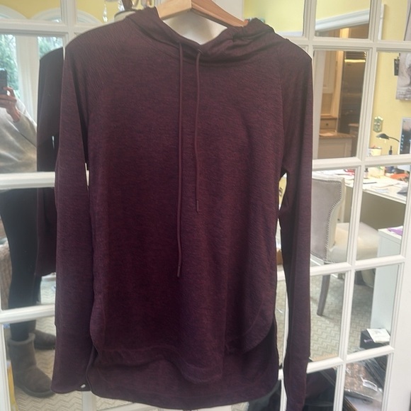 Athleta NWOT Pullover Hooded CYA Top Burgundy/Maroon Hoodie Thumb Holes M - Picture 2 of 11